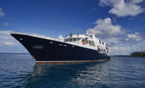 This image has an empty alt attribute; its file name is boat_ext-300x183.jpg